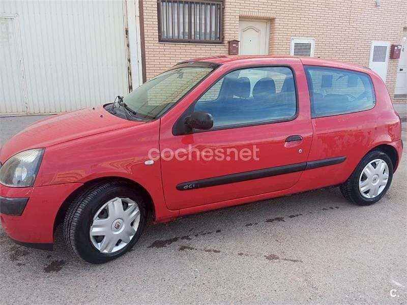 Usado Renault Clio II Expression 80 CV (58 kW) 2003 Rojo Berlina