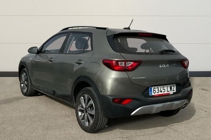Usado Kia Stonic 84 CV (61 kW) 2022 Gris SUV