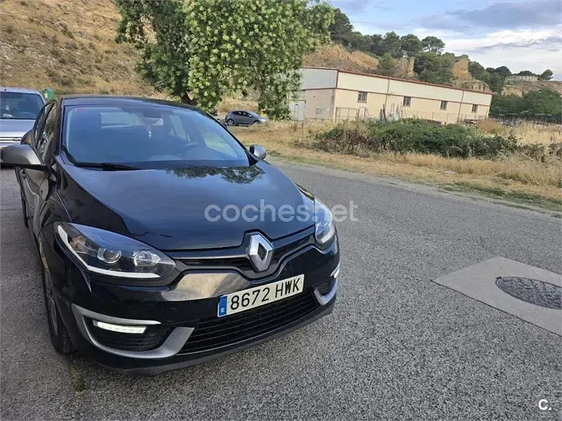 Usado Renault Mégane LIMITED 115 CV (84 kW) 2014 Negro Berlina