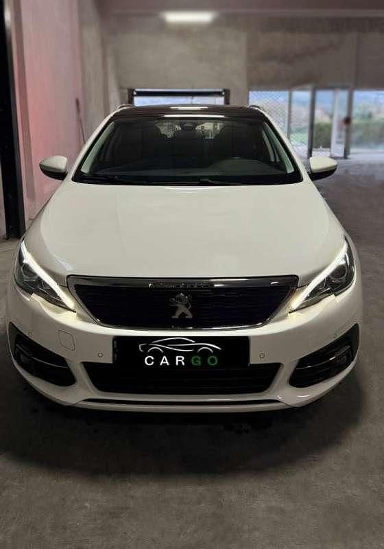 Usado Peugeot 308 Allure 110 CV (80 kW) 2019 Blanco Utilitario