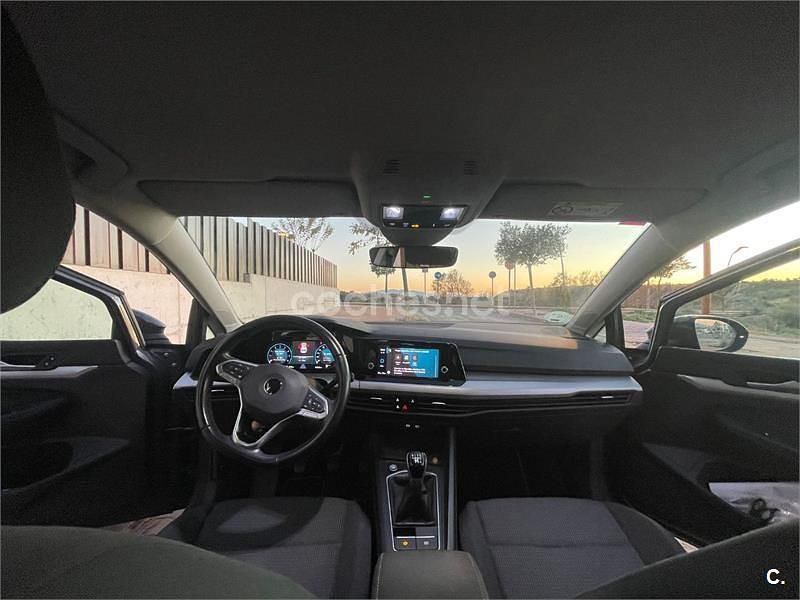 Usado VW Golf VIII 110 CV (80 kW) 2020 Gris / plata Berlina