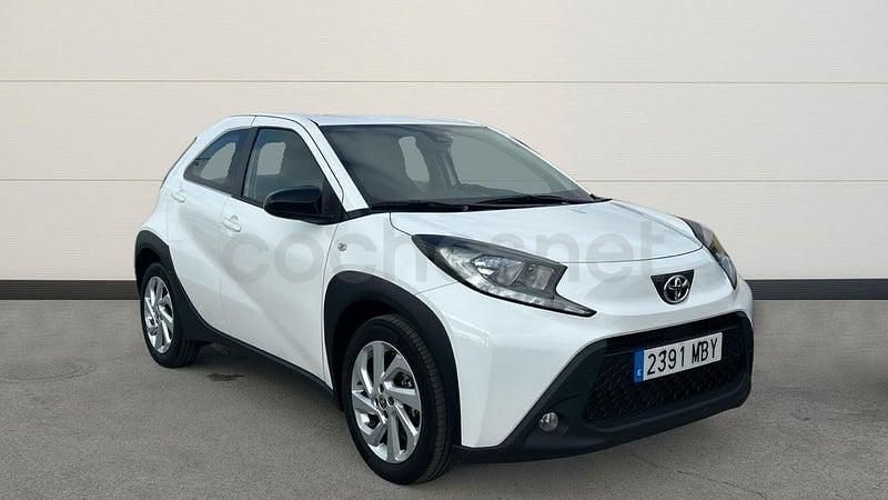 Usado Toyota Aygo X Play 72 CV (52 kW) 2022 Blanco SUV