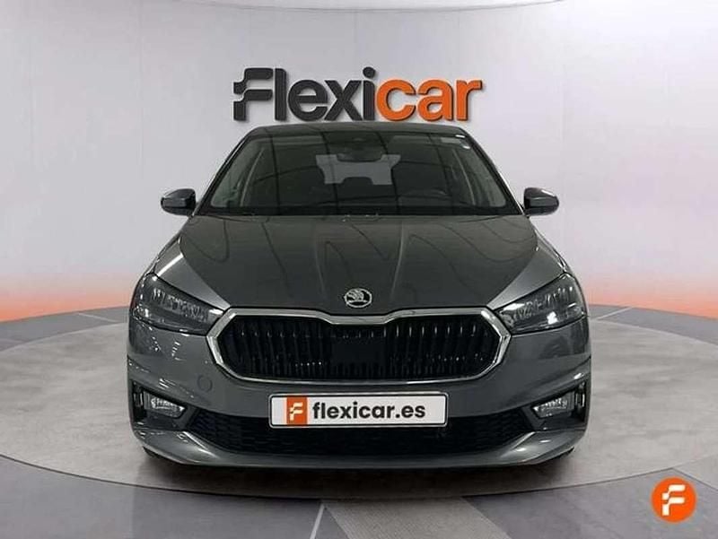 Usado Skoda Fabia 95 CV (69 kW) 2025 Gris Utilitario