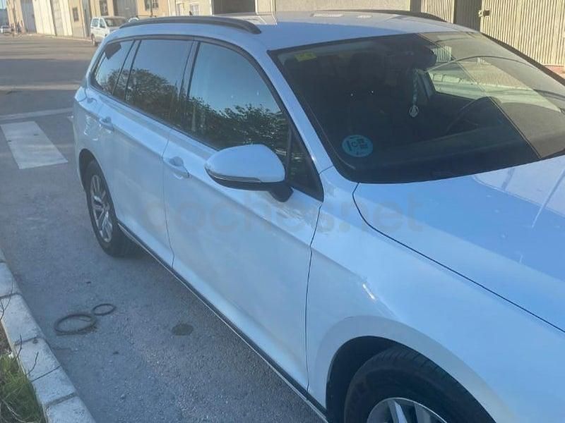 Usado VW Passat Advance 150 CV (110 kW) 2018 Blanco Familiar