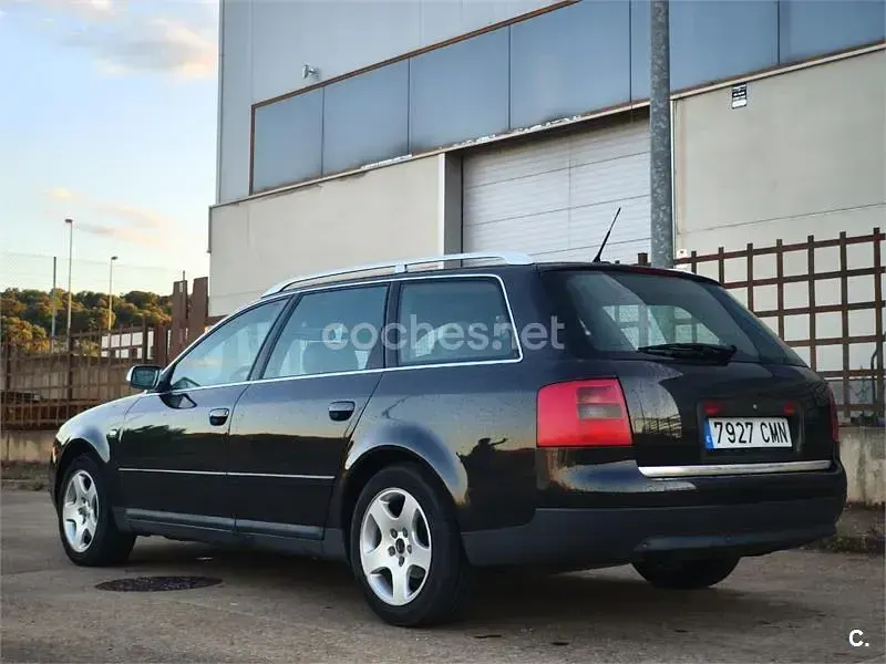 Usado Audi A6 180 CV (132 kW) 2003 Negro Familiar
