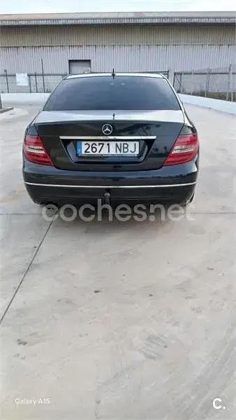 Usado Mercedes C200 Avantgarde 136 CV (100 kW) 2011 Negro Berlina