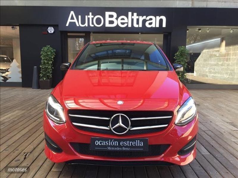 Usado Mercedes B180 109 CV (80 kW) 2016 Rojo Monovolumen