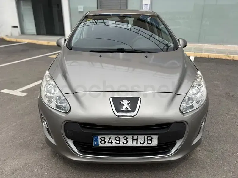 Usado Peugeot 308 Access 112 CV (82 kW) 2012 Beige Berlina