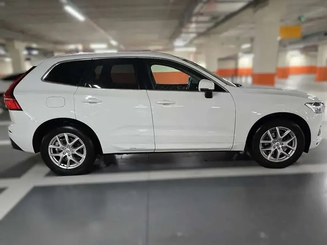Usado Volvo XC60 Momentum 190 CV (139 kW) 2020 Blanco SUV