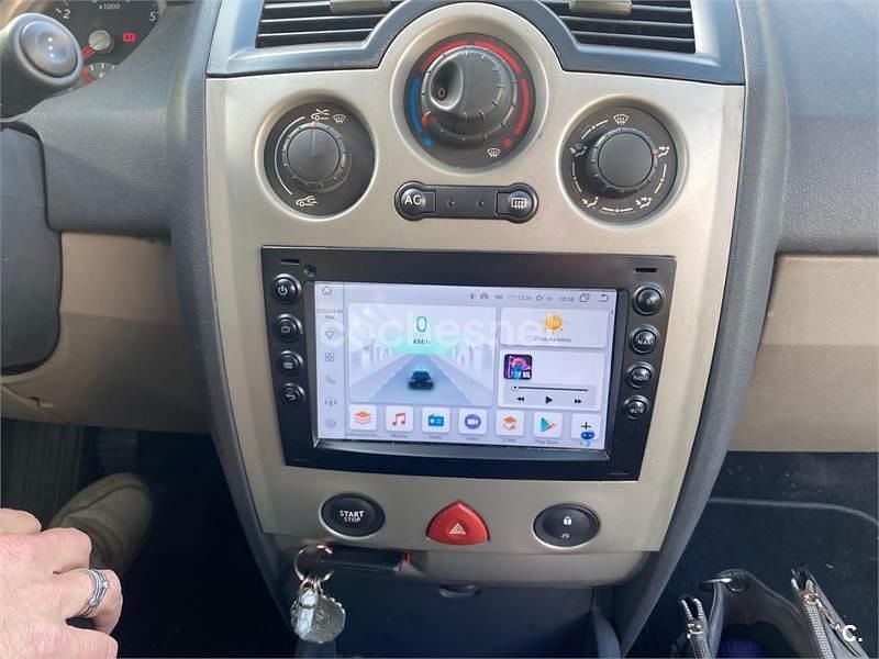 Usado Renault Mégane II Dynamique 98 CV (72 kW) 2003 Gris / plata Berlina