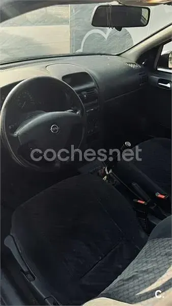 Usado Opel Astra Comfort 100 CV (73 kW) 2001 Gris / plata Berlina