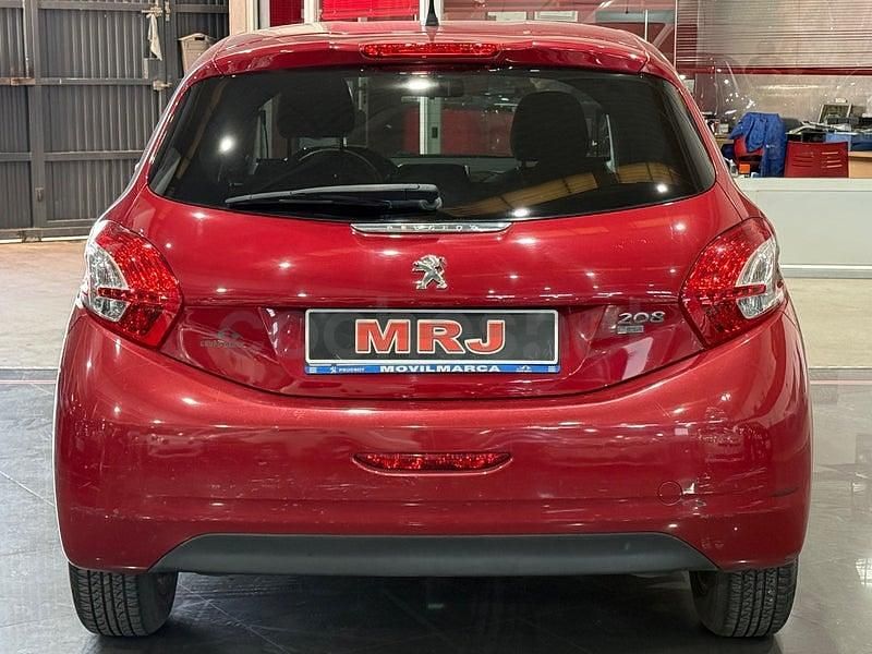 Usado Peugeot 208 Style 92 CV (67 kW) 2014 Granate Utilitario