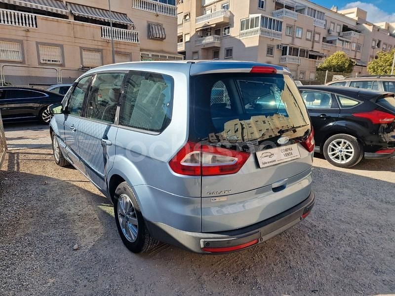 Usado Ford Galaxy Ghia 130 CV (95 kW) 2007 Azul Monovolumen