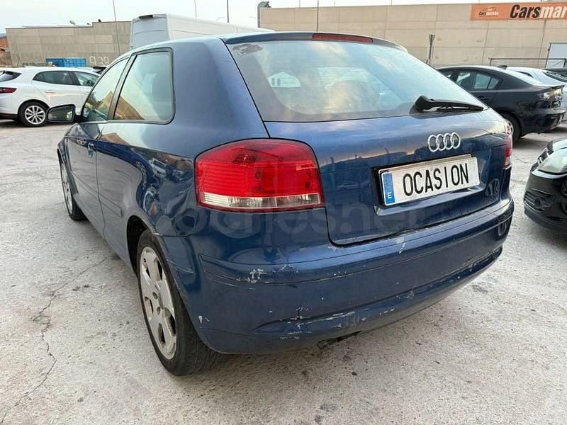 Käytetty Audi A3 Ambiente 140 HP (102 kW) 2004 Sininen Viistoperä