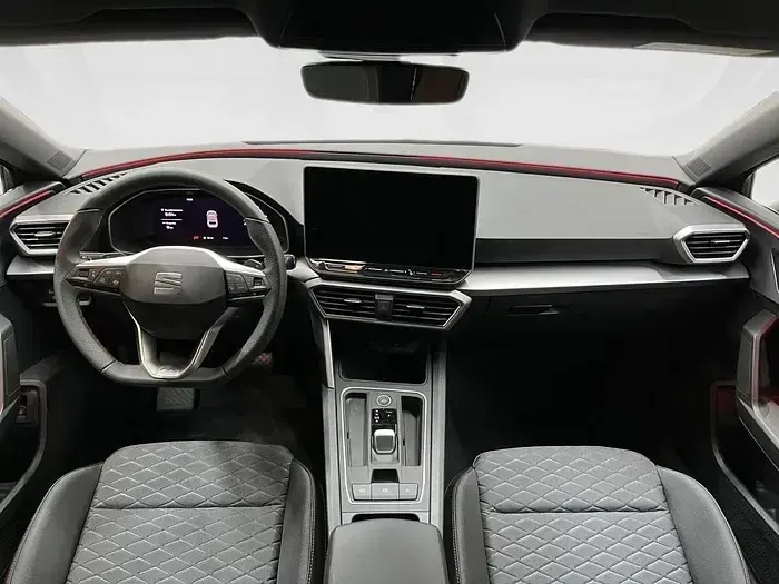 Usado Seat Leon FR 204 CV (150 kW) 2026 Rojo Berlina