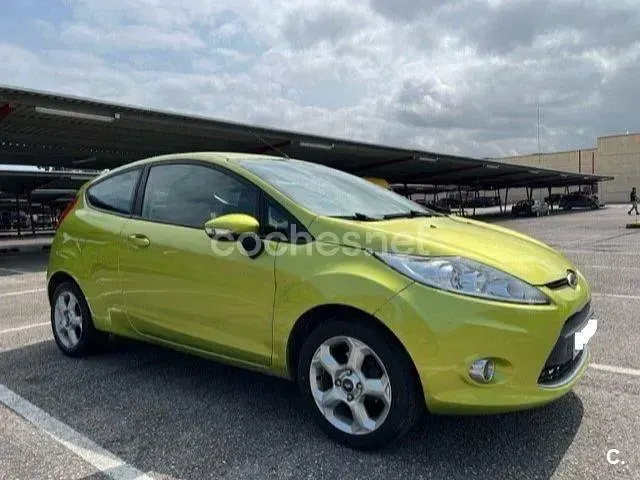 Usado Ford Fiesta 82 CV (60 kW) 2009 Verde Berlina