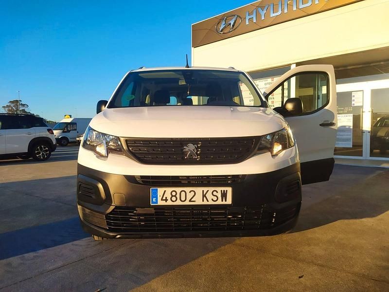 Usado Peugeot Rifter Access 90 CV (66 kW) 2019 Blanco Monovolumen