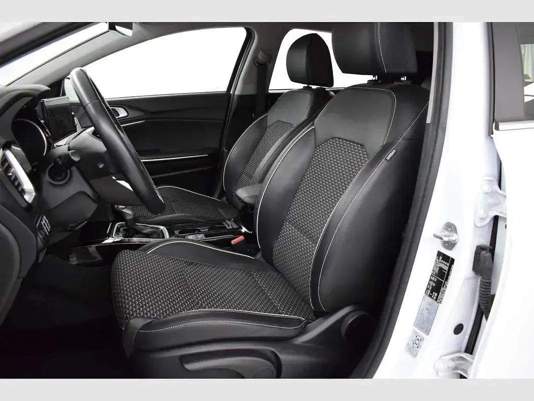 Usado Kia XCeed 160 CV (117 kW) 2023 Plateado SUV