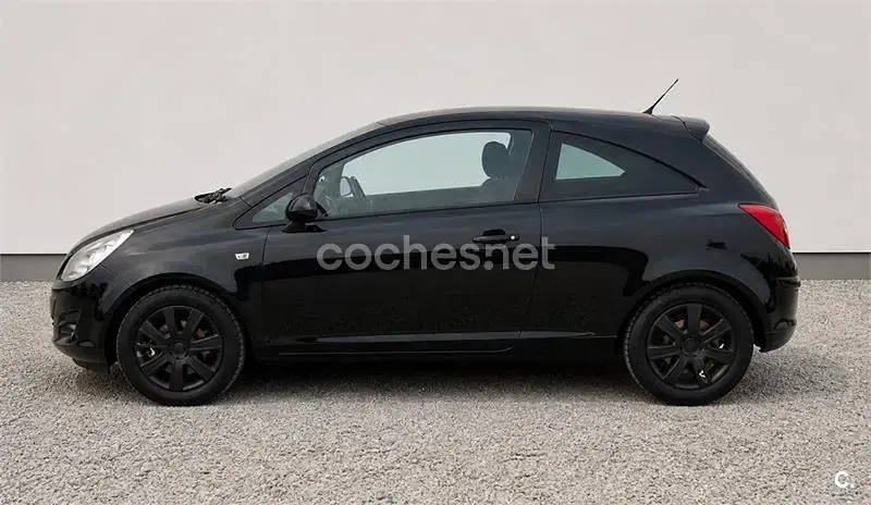 Usado Opel Corsa 85 CV (62 kW) 2011 Negro Utilitario