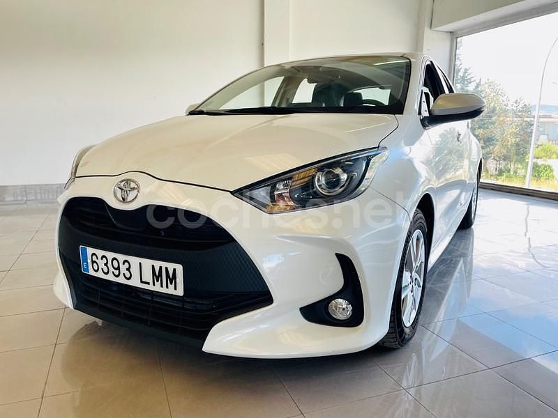 Blanco Usado 2021 Toyota Yaris Berlina | 15.500 € (Buen precio) - Imagen 1/4