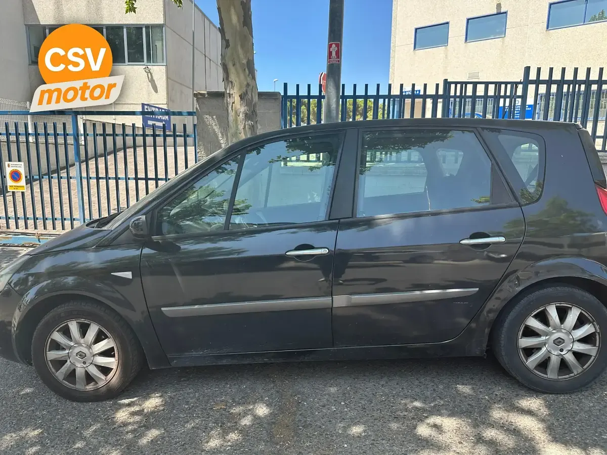 Usado Renault Scénic II Dynamique 106 CV (77 kW) 2007 Monovolumen