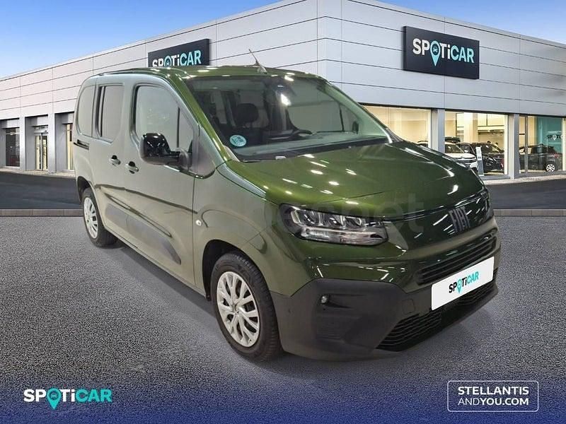 Usado Fiat Doblò 100 CV (73 kW) 2025 Verde Monovolumen