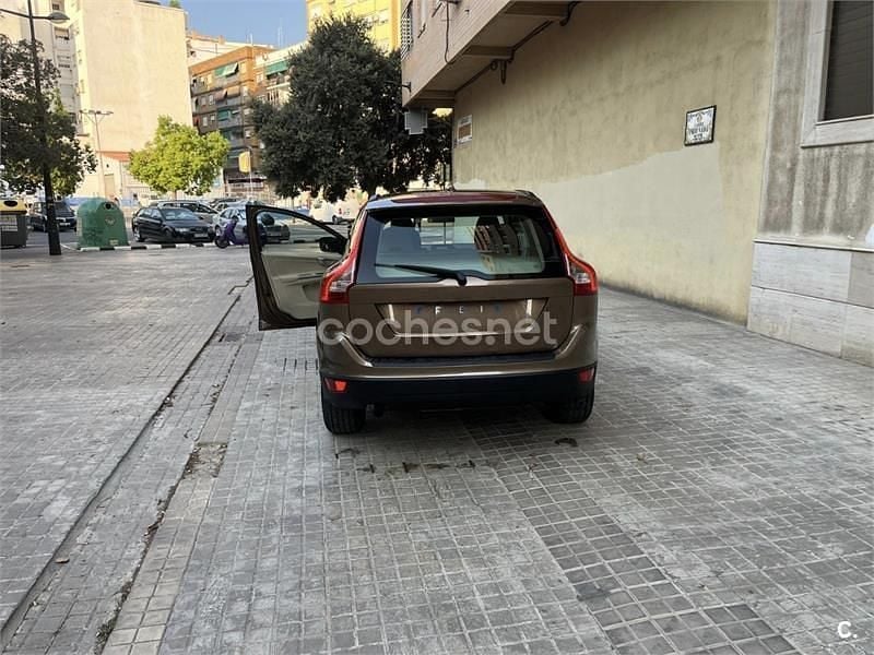 Usado Volvo XC60 Momentum 205 CV (150 kW) 2010 Marrón SUV