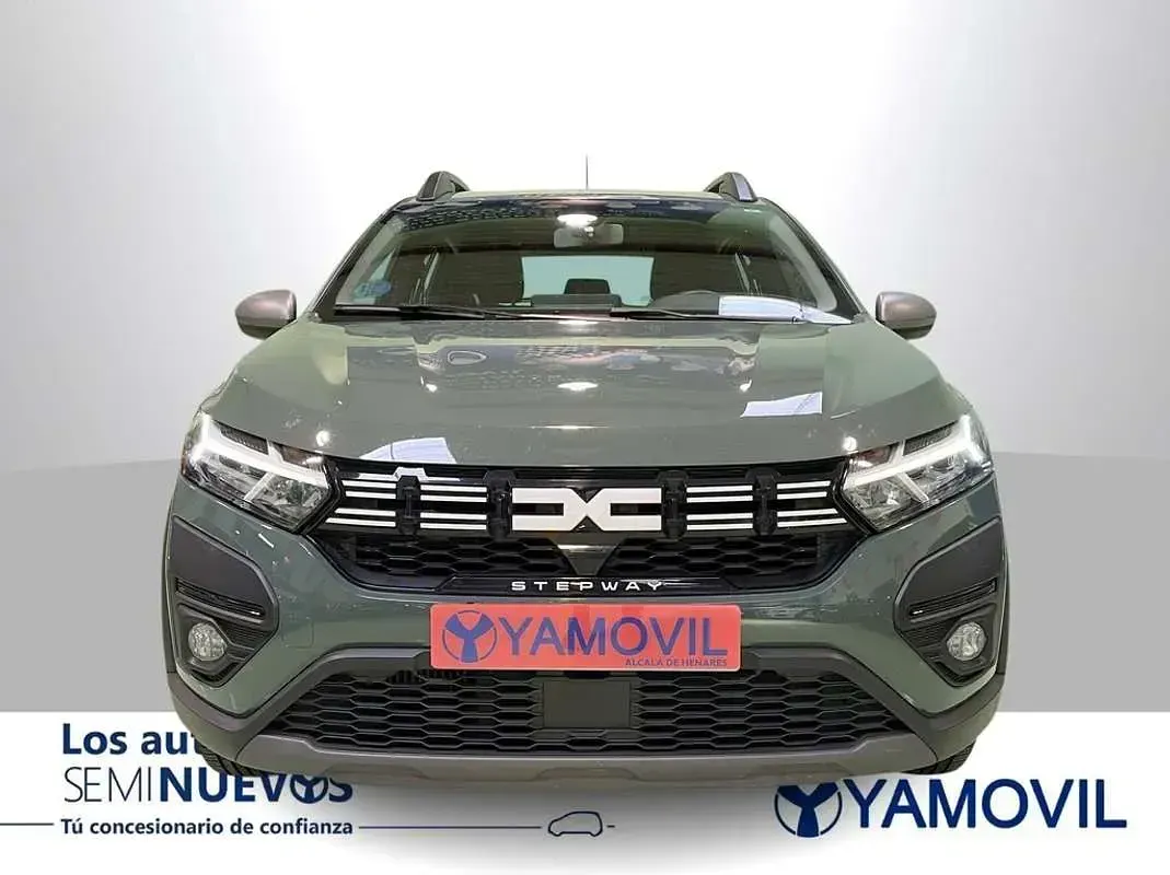 Usado Dacia Sandero Expression 101 CV (74 kW) 2023 Verde Utilitario