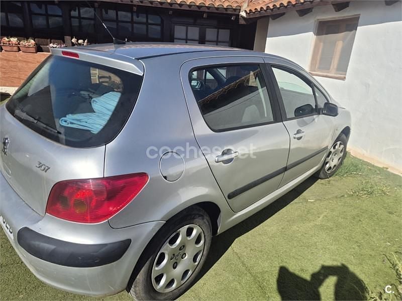Usado Peugeot 307 75 CV (55 kW) 2003 Gris / plata Berlina