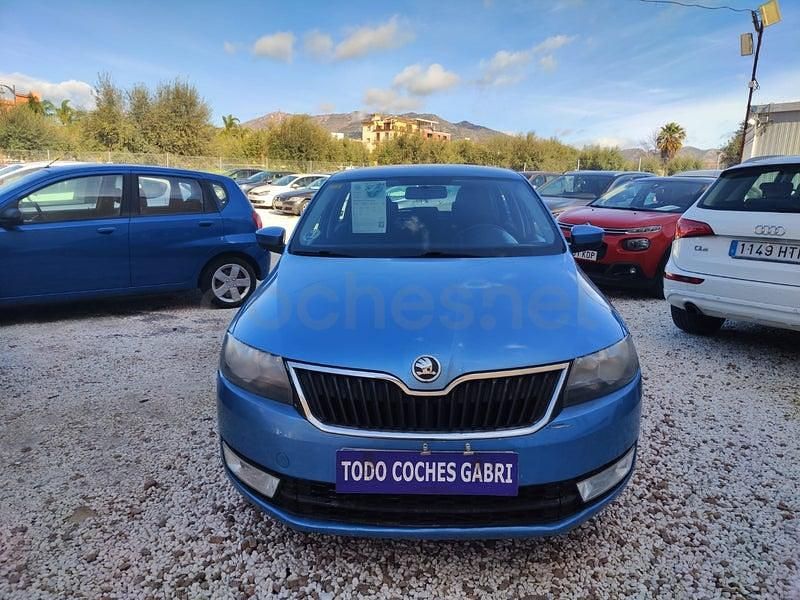 Usado Skoda Rapid Active 90 CV (66 kW) 2014 Azul Utilitario