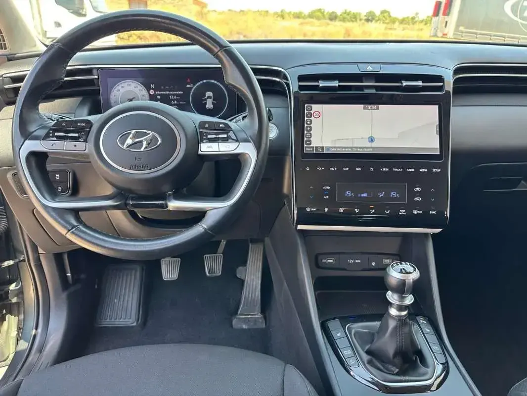 Usado Hyundai Tucson 136 CV (100 kW) 2022 Gris SUV