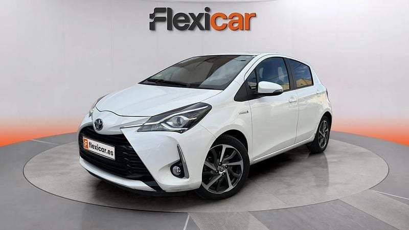 Usado Toyota Yaris Hybrid 100 CV (73 kW) 2020 Blanco Berlina