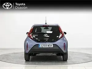 Usado Toyota Aygo Play 72 CV (52 kW) 2024 Gris
