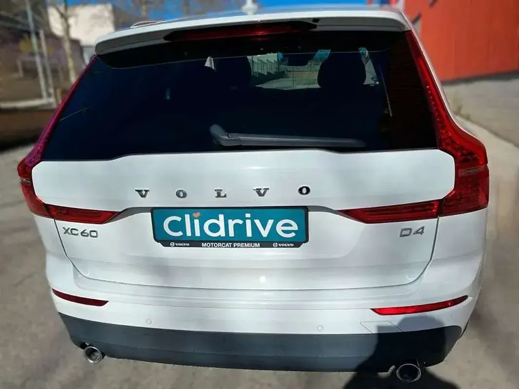 Usado Volvo XC60 Momentum 190 CV (139 kW) 2020 Blanco SUV