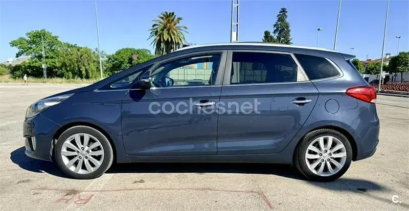Usado Kia Carens 115 CV (84 kW) 2017 Azul Monovolumen