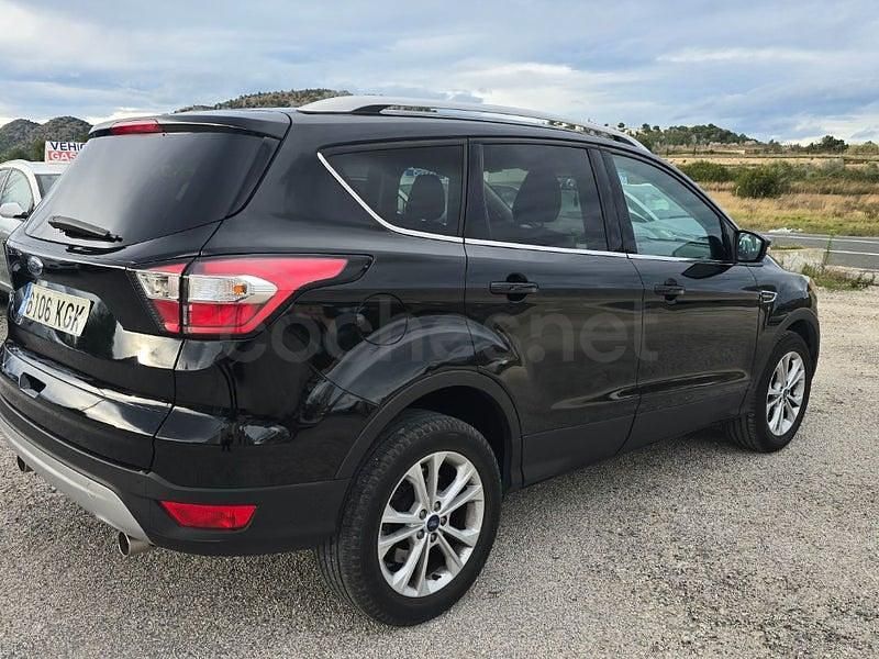 Usado Ford Kuga Titanium 150 HP (110 kW) 2017 Preto SUV
