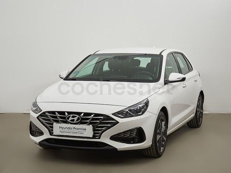 Usado Hyundai i30 110 CV (80 kW) 2024 Blanco Berlina