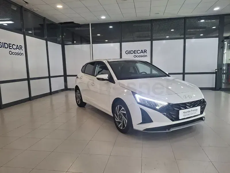 Usado Hyundai i20 100 CV (73 kW) 2025 Blanco Utilitario