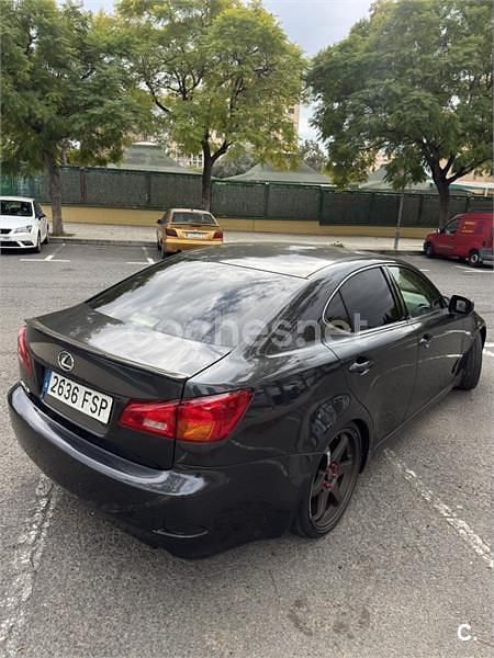 Usado Lexus IS220d Luxury Line 177 CV (130 kW) 2007 Gris / plata Berlina