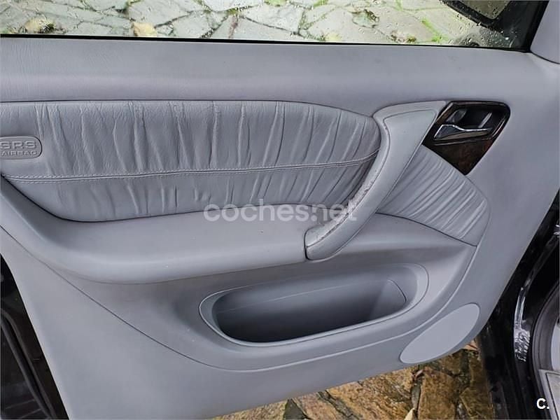 Usado Mercedes ML270 Edition 163 CV (119 kW) 2005 Negro SUV