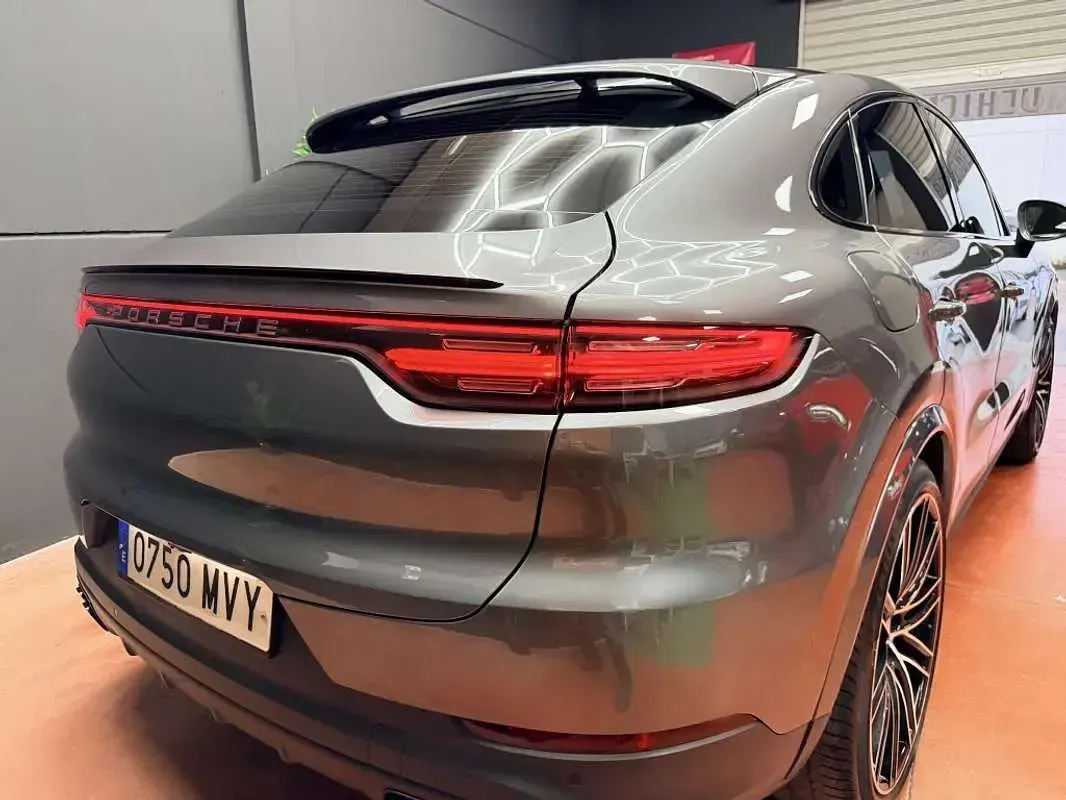 Usado Porsche Cayenne 462 CV (339 kW) 2020 Gris SUV