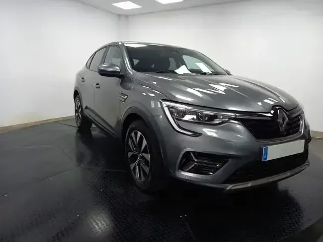 Käytetty Renault Arkana Evolution 147 HP (108 kW) 2022 Harmaa Katumaasturi