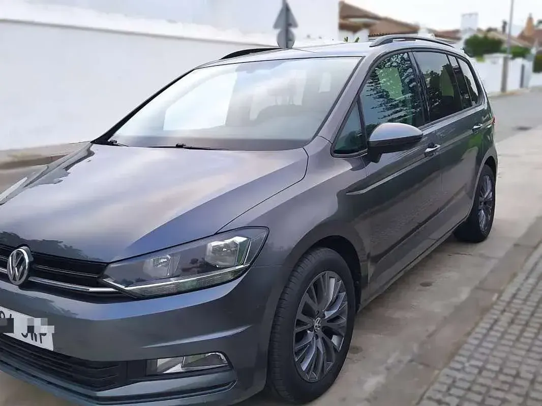 Usado VW Touran Edition 116 CV (85 kW) 2017 Gris Monovolumen