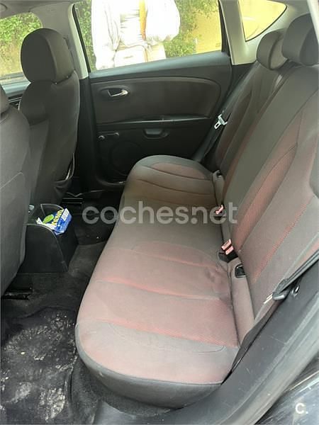 Usado Seat Leon Sport 105 CV (77 kW) 2006 Negro Berlina