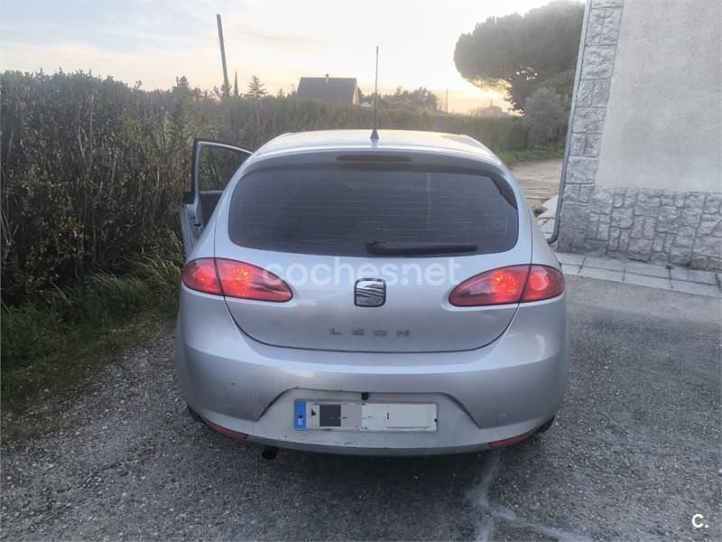Usado Seat Leon Stylance 105 CV (77 kW) 2005 Gris / plata Utilitario