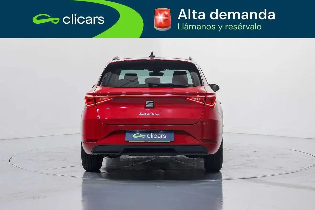 Käytetty Seat Leon ST Style 150 HP (110 kW) 2021 Punainen Farmari