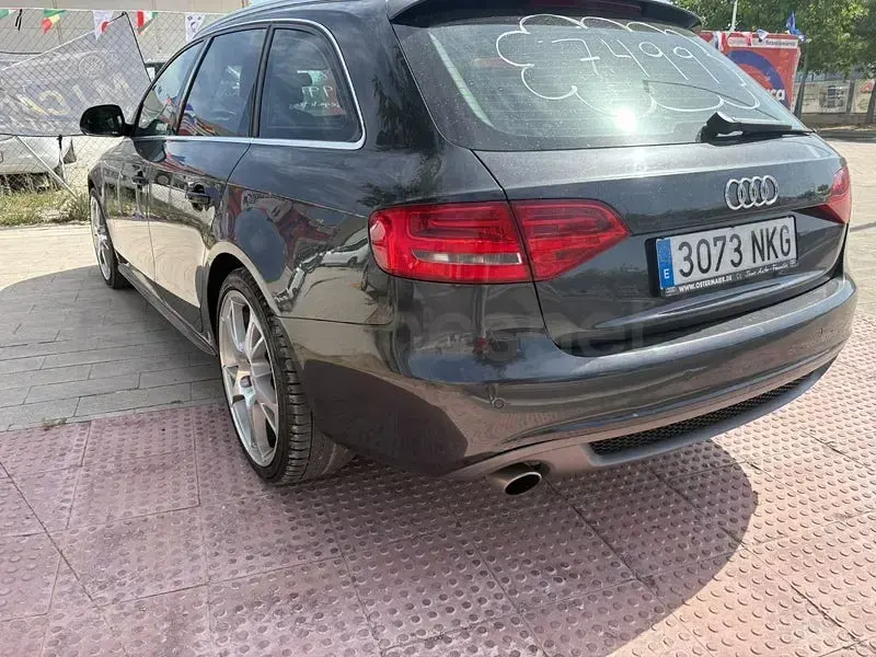 Usado Audi A4 240 CV (176 kW) 2008 Gris / plata Familiar
