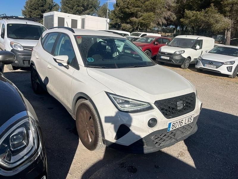 Usado Seat Arona Style 110 CV (80 kW) 2021 Blanco SUV