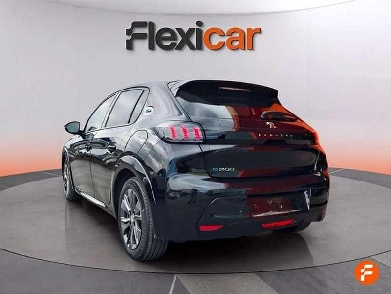 Usado Peugeot e-208 Active 100 kW (136 CV) 2023 Negro Utilitario