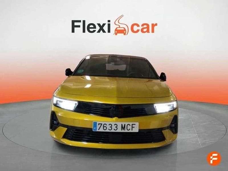 Usado Opel Astra 131 CV (96 kW) 2022 Amarillo Berlina